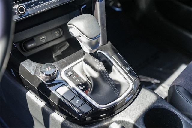 Vehicle image 23 of 27