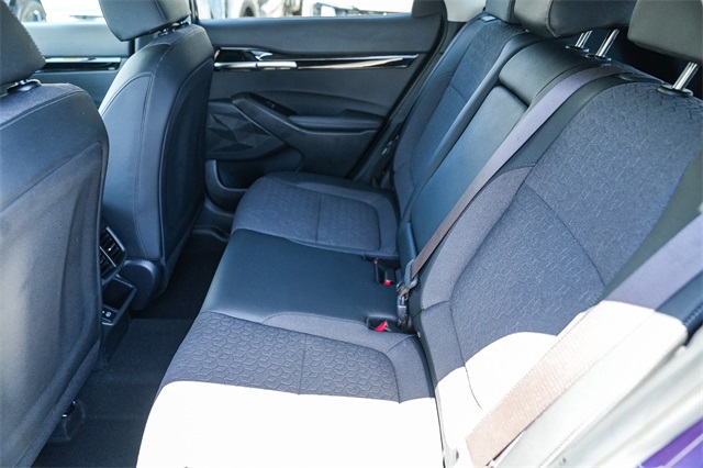 Vehicle image 13 of 27