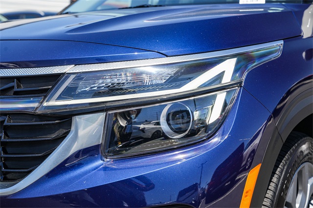Vehicle image 24 of 27