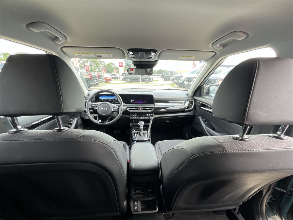 Vehicle image 23 of 41