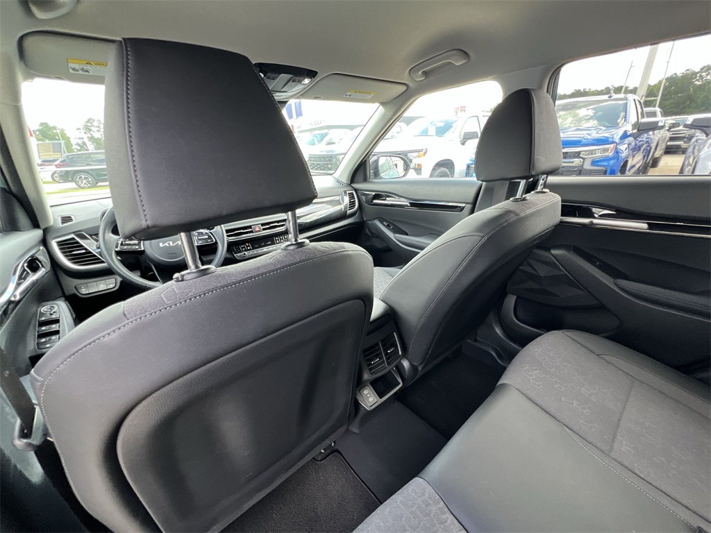 Vehicle image 25 of 41