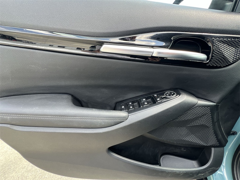 Vehicle image 33 of 41