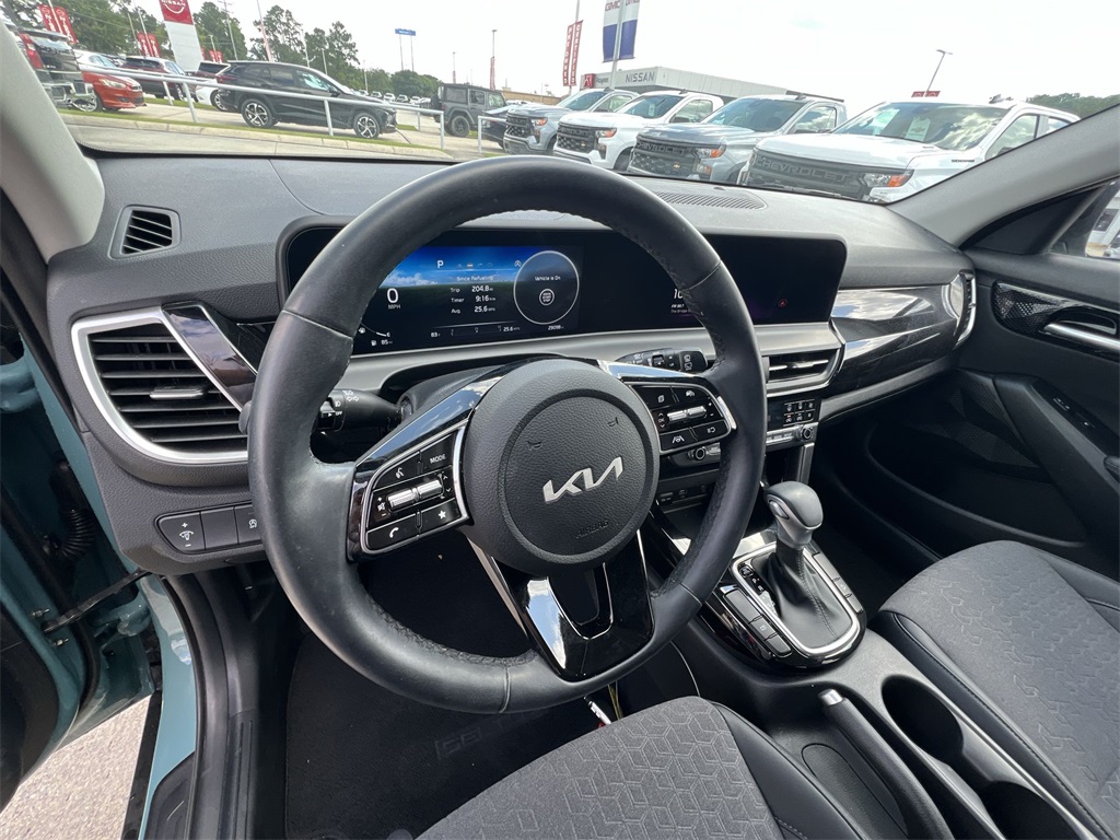 Vehicle image 22 of 41