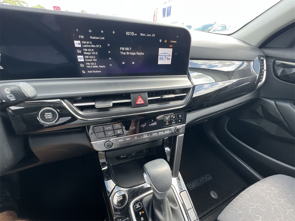 Vehicle image 31 of 41