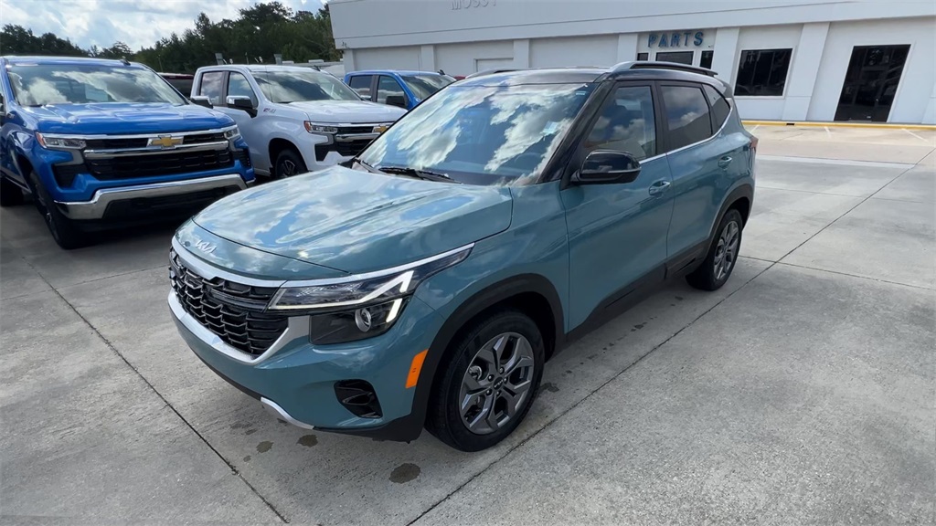 Vehicle image 2 of 41