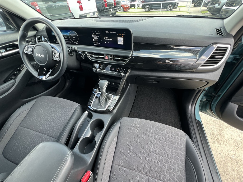 Vehicle image 21 of 41