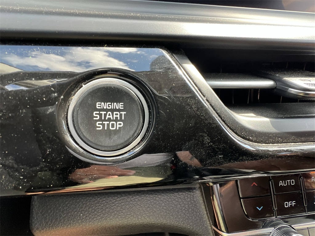 Vehicle image 37 of 41