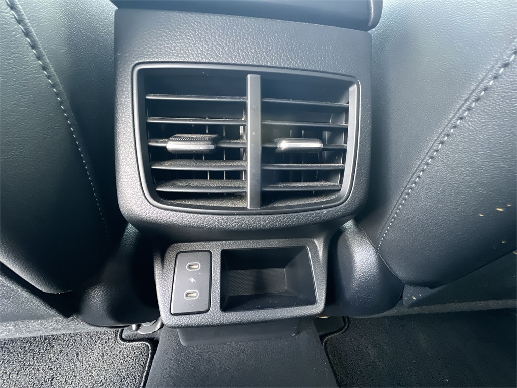 Vehicle image 35 of 41