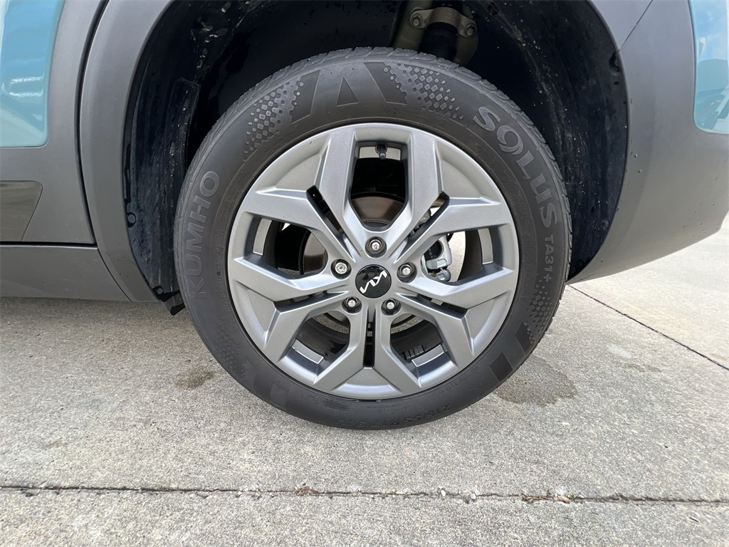 Vehicle image 11 of 41