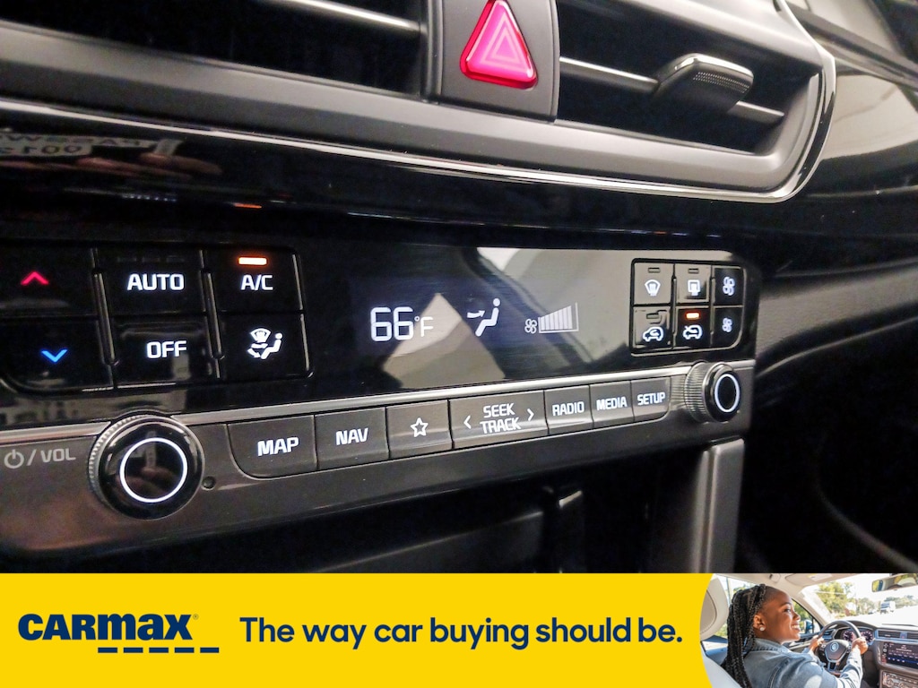 Vehicle image 21 of 27