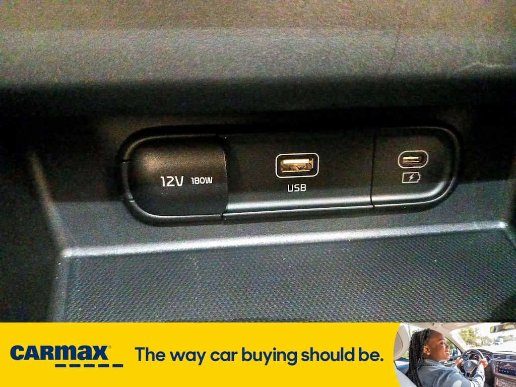 Vehicle image 23 of 27