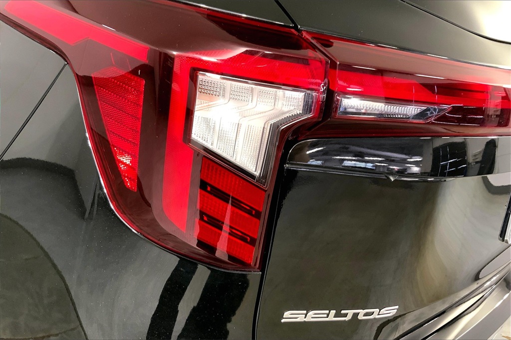 Vehicle image 27 of 31