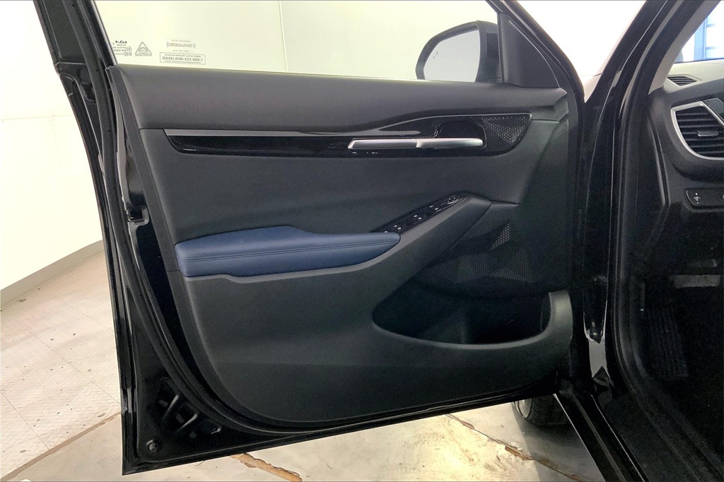 Vehicle image 24 of 31