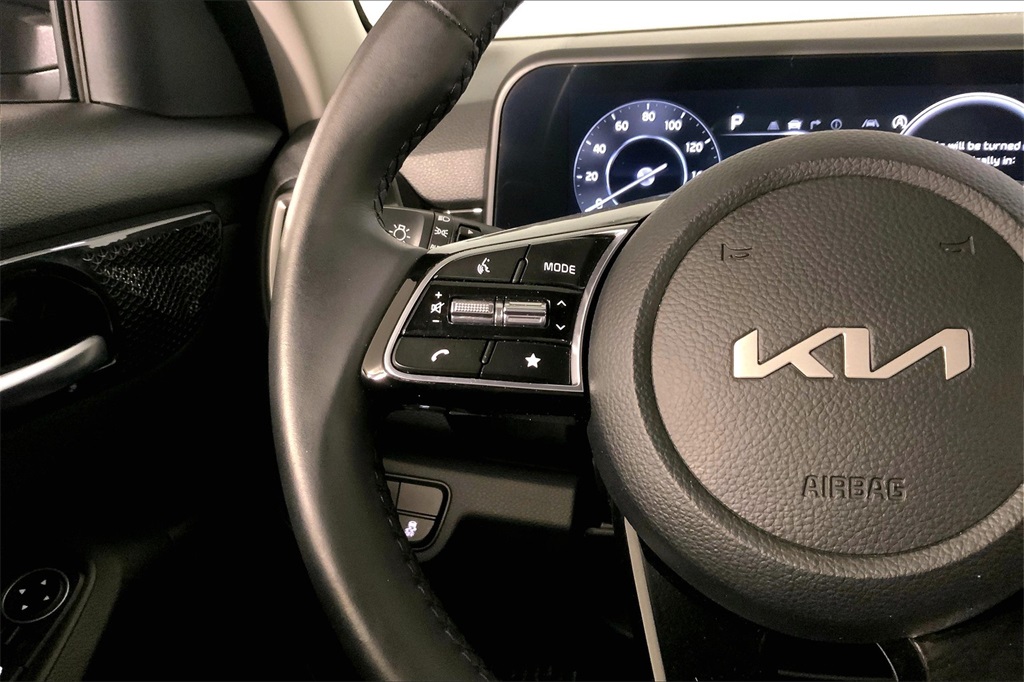 Vehicle image 18 of 31