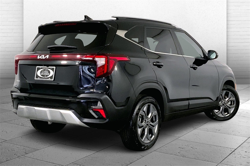 Vehicle image 4 of 31
