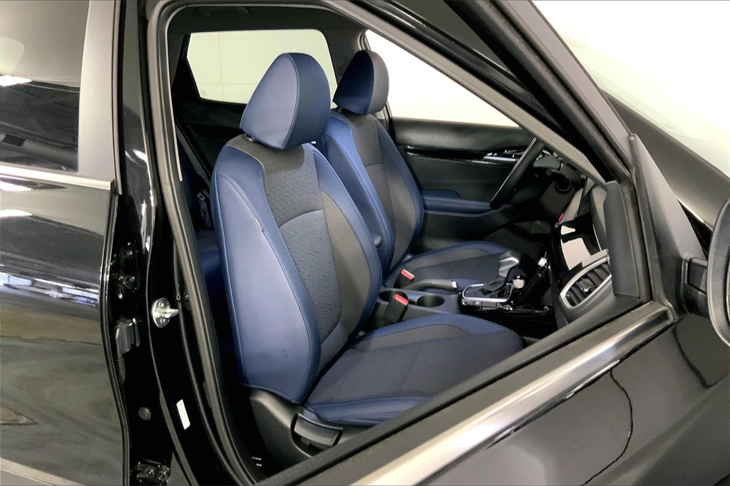 Vehicle image 10 of 31