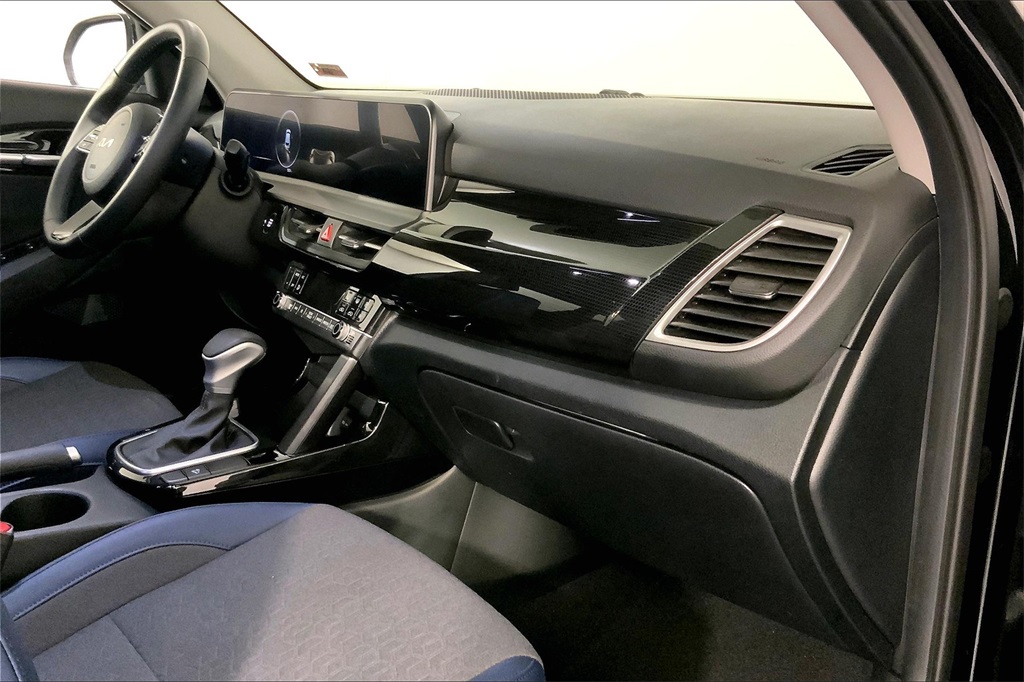 Vehicle image 16 of 31