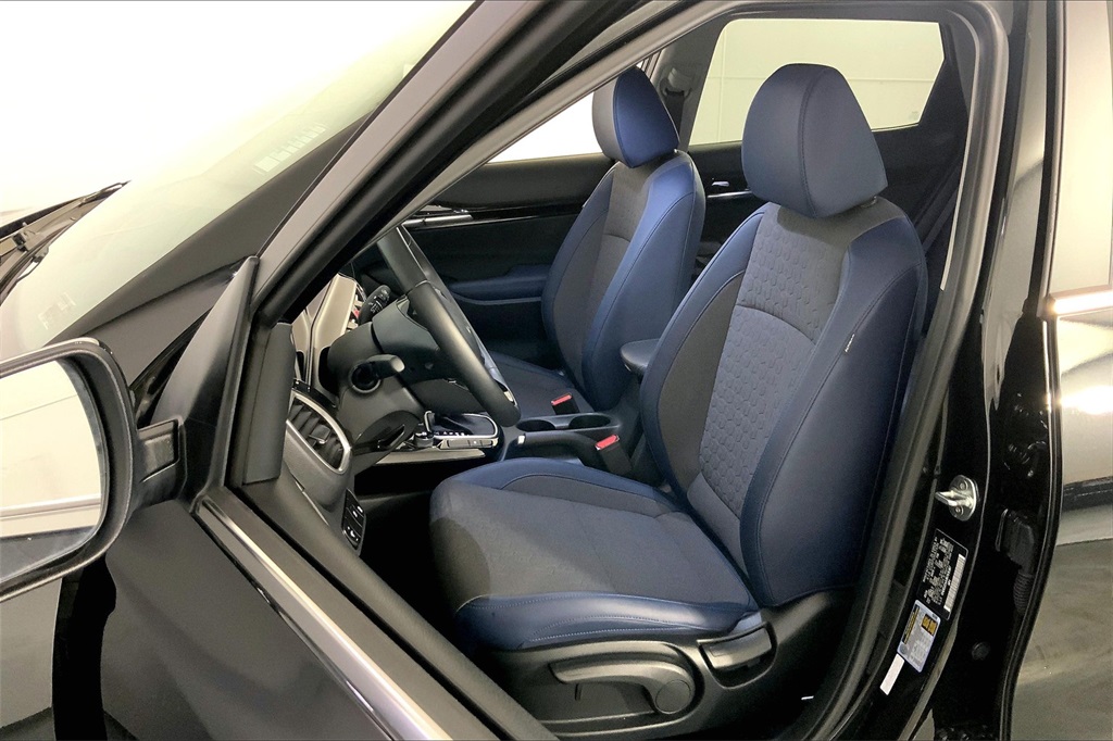 Vehicle image 22 of 31