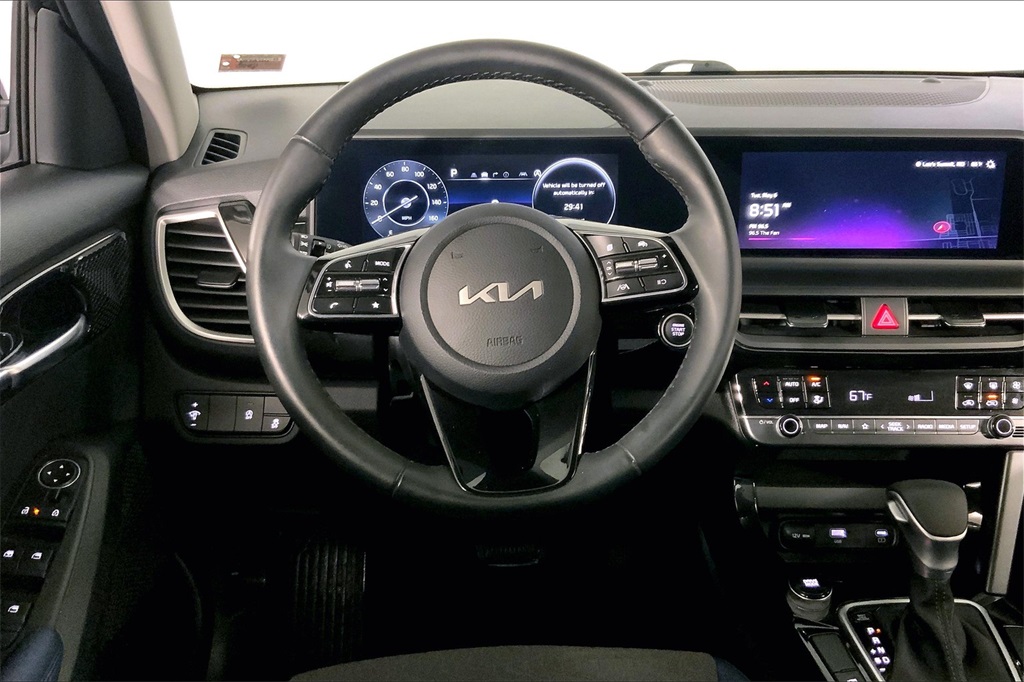 Vehicle image 8 of 31