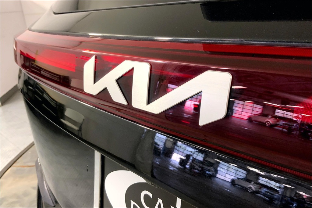 Vehicle image 11 of 31