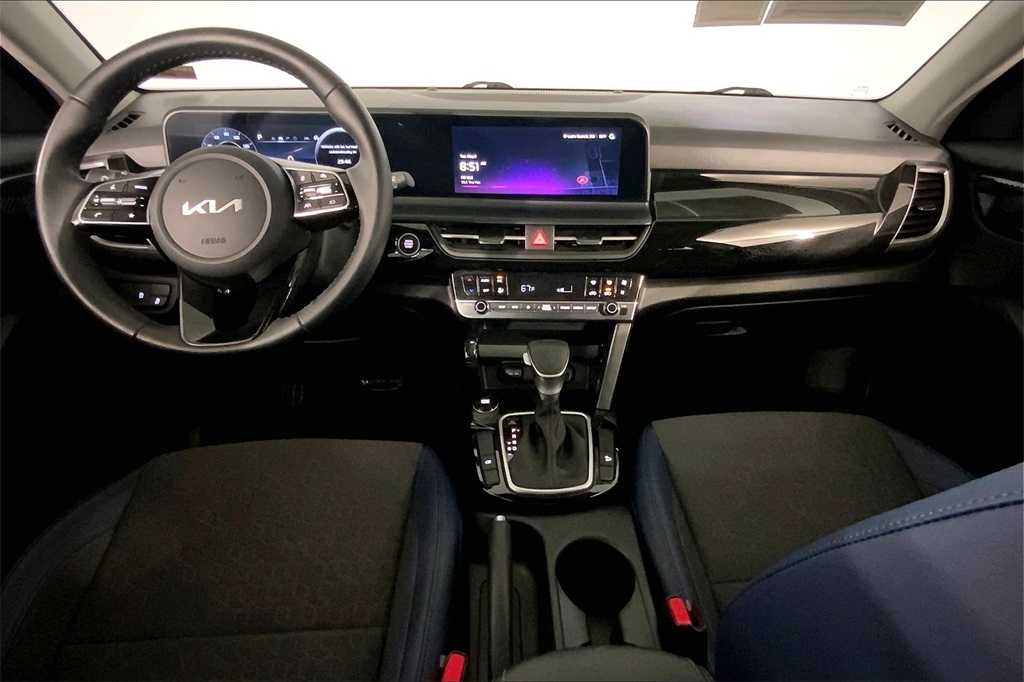 Vehicle image 15 of 31