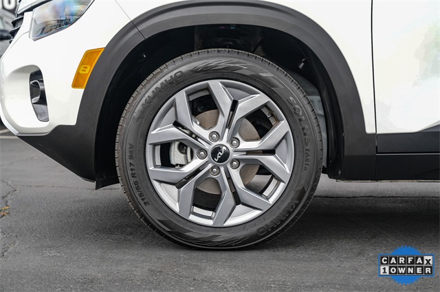 Vehicle image 10 of 33
