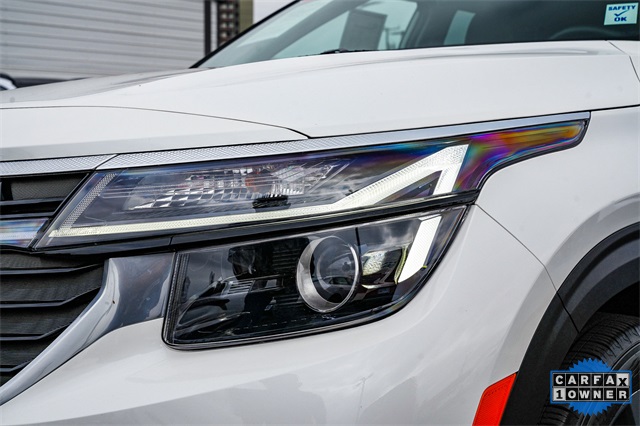 Vehicle image 9 of 33