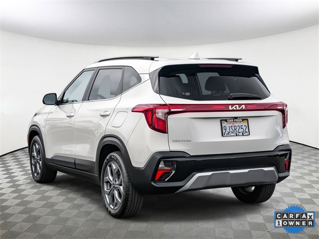 Vehicle image 7 of 33
