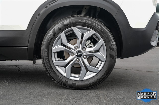 Vehicle image 11 of 33