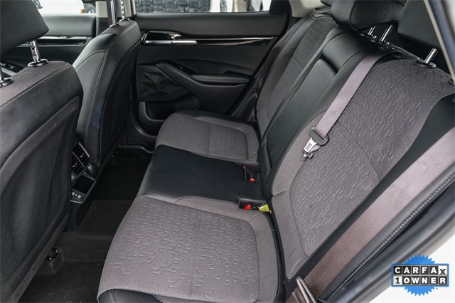 Vehicle image 17 of 33
