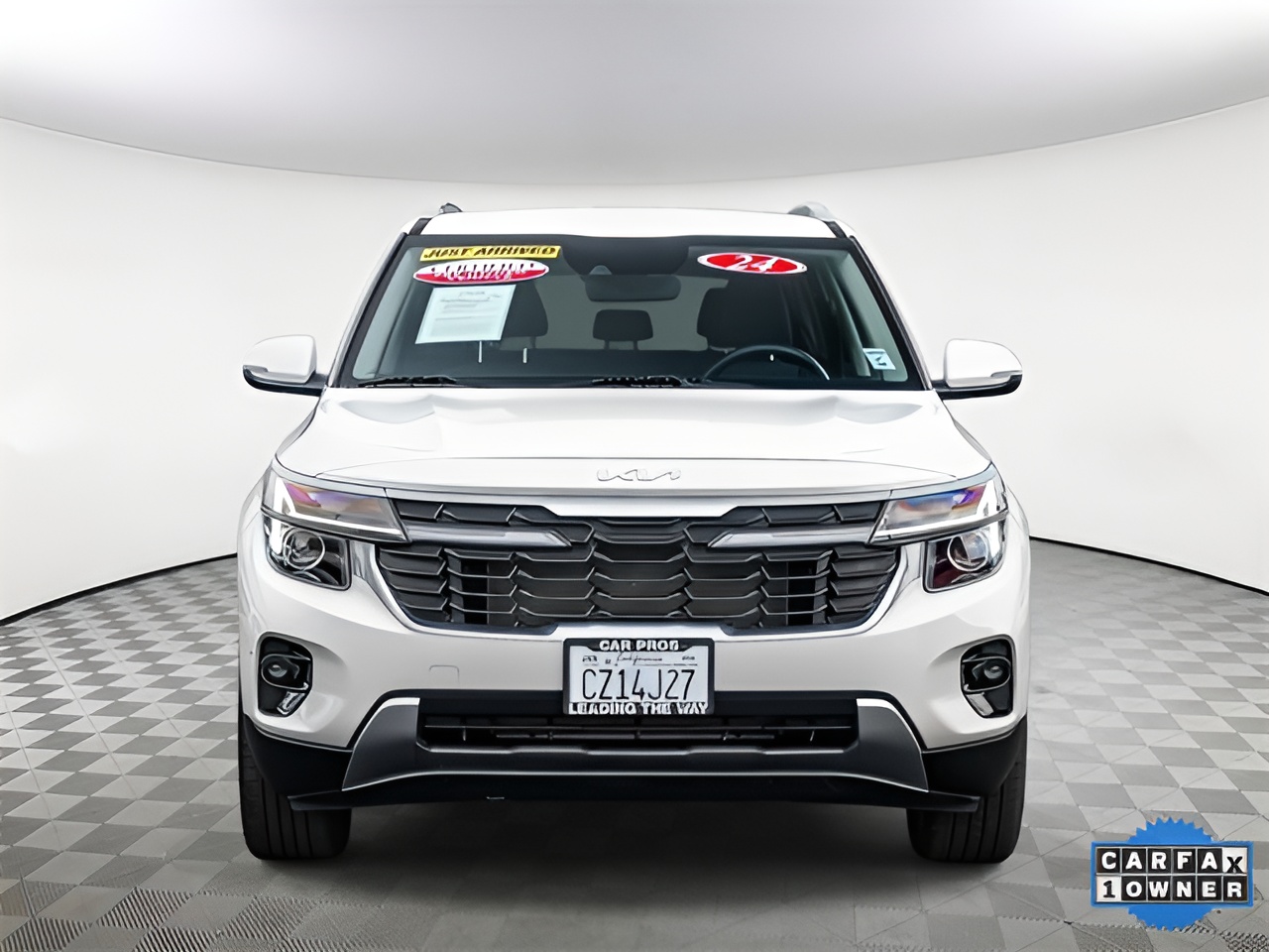 Vehicle image 28 of 33