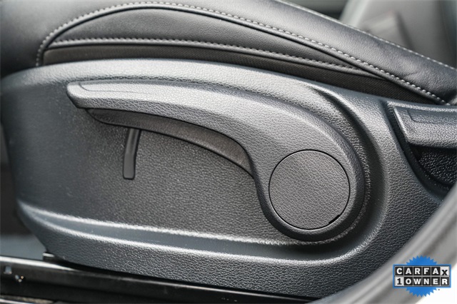 Vehicle image 21 of 33