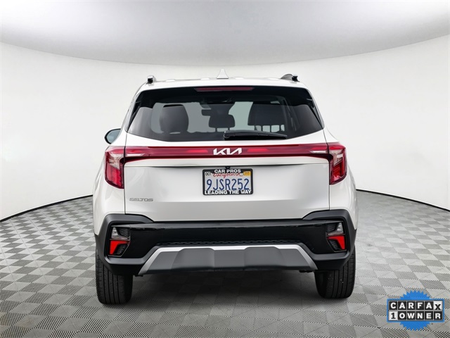 Vehicle image 6 of 33