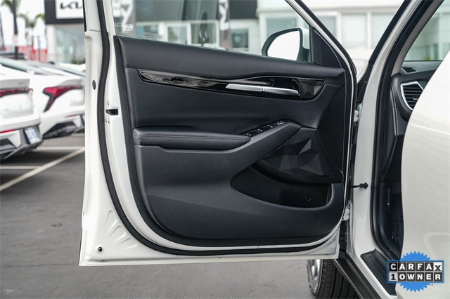 Vehicle image 20 of 33