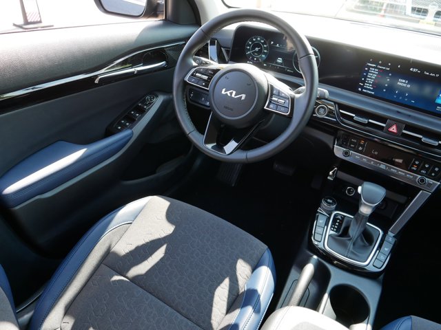 Vehicle image 17 of 36
