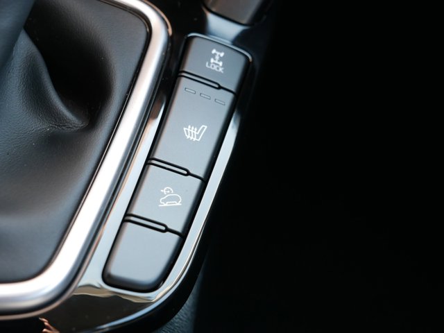 Vehicle image 33 of 36