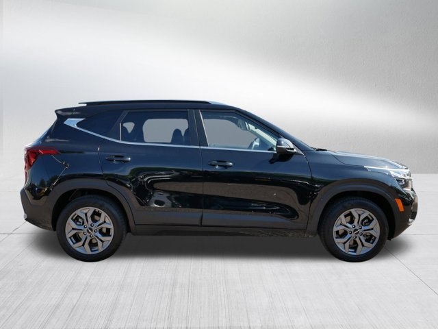 Vehicle image 4 of 36