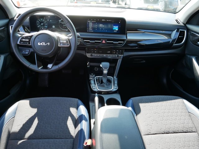 Vehicle image 18 of 36