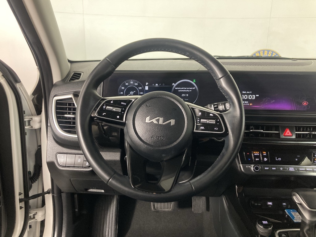 Vehicle image 13 of 28