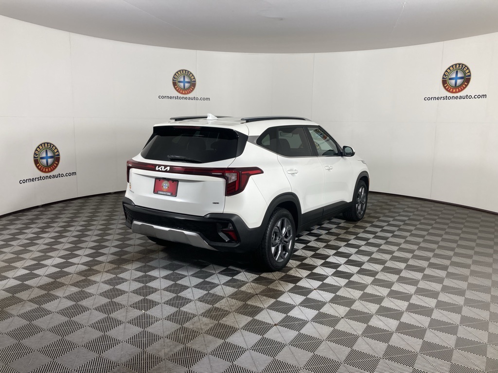 Vehicle image 4 of 28