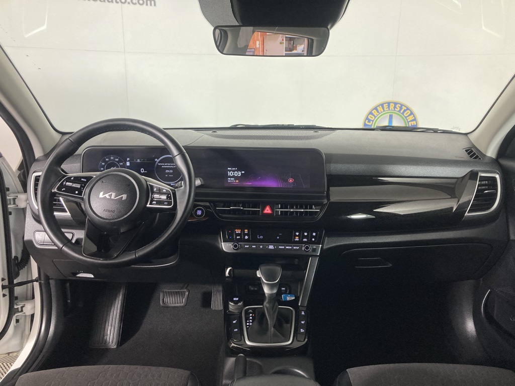 Vehicle image 12 of 28