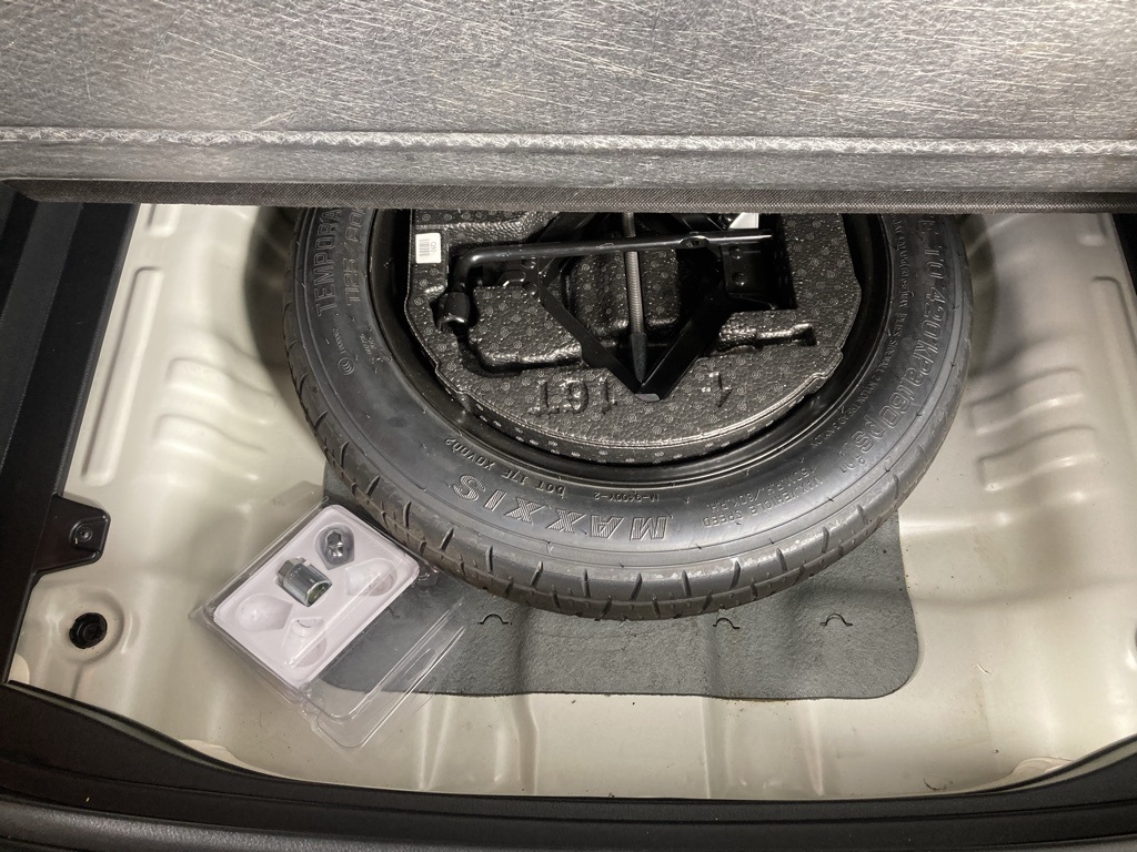 Vehicle image 23 of 28