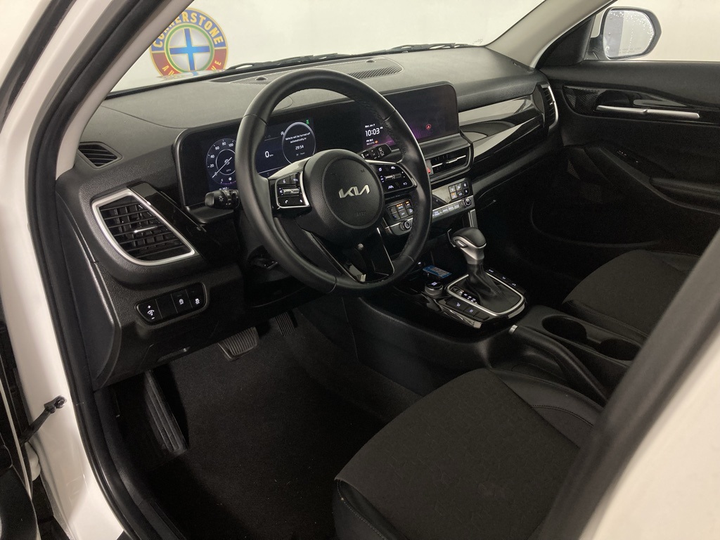 Vehicle image 18 of 28