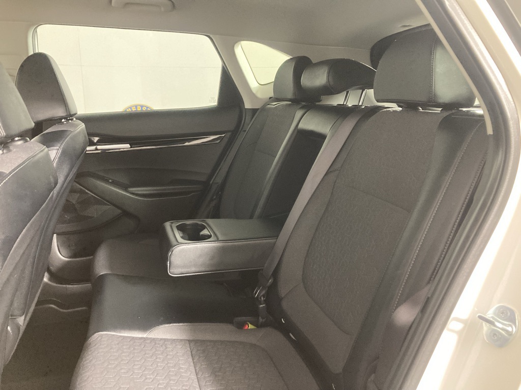 Vehicle image 21 of 28