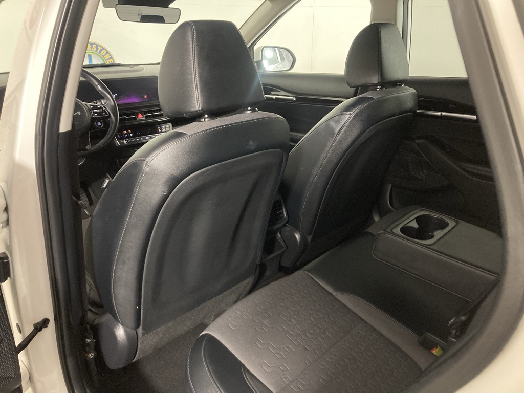 Vehicle image 19 of 28