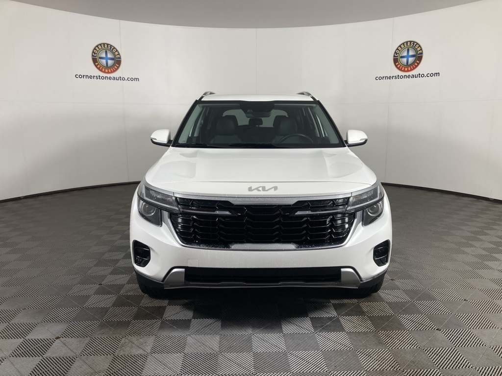 Vehicle image 2 of 28