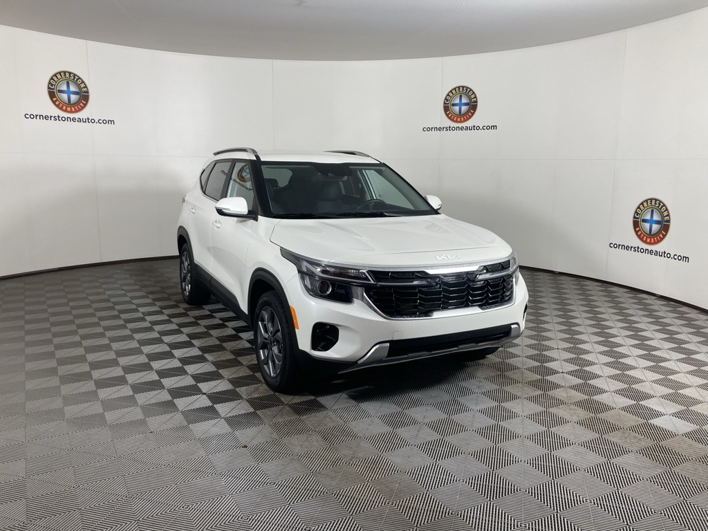 Vehicle image 3 of 28