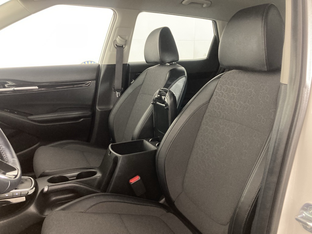 Vehicle image 15 of 28