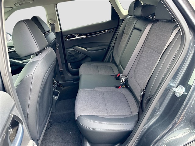 Vehicle image 14 of 36