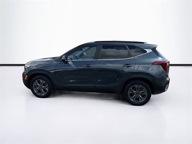 Vehicle image 7 of 36